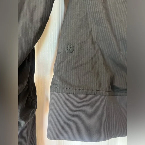 Lululemon Beyond the Studio Jacket
Graphite Grey Size 4 - Picture 10 of 10